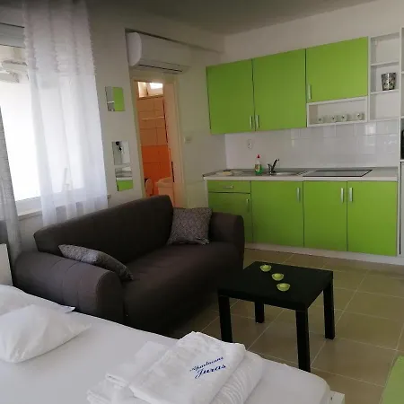 Juras アパート *